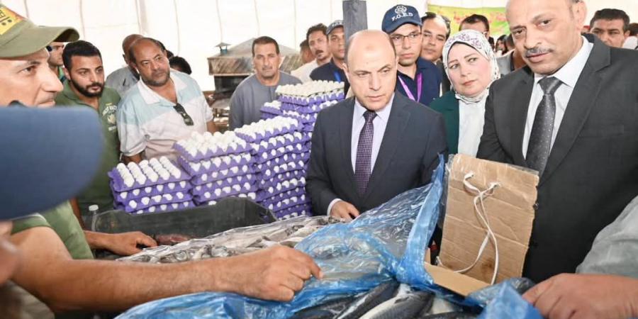 بالبلدي: إقبال
      كبير
      للمواطنين
      على
      سوق
      اليوم
      الواحد..
      محافظ
      الغربية
      يدعم
      القرى
      المنتجة
      ببسيون