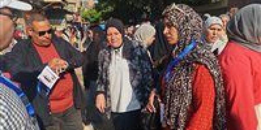 بالبلدي: رئيس
      مدينة
      شبرا
      الخيمة
      توزع
      المياه
      والعصائر
      على
      طلاب
      الثانوية
      العامة
      قبل
      الامتحانات