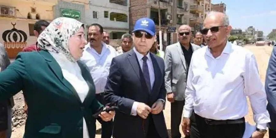محافظ
      الغربية
      يتابع
      أعمال
      تطوير
      وتوسعة
      شارع
      23
      يوليو
      وامتداد
      الساحة
      الشعبية
      في
      بسيون