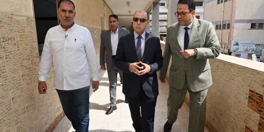 بالبلدي: بالصور..
      محافظ
      الغربية
      يتفقد
      انتظام
      لجان
      الثانوية
      العامة
      بكفر
      الزيات
      وبسيون