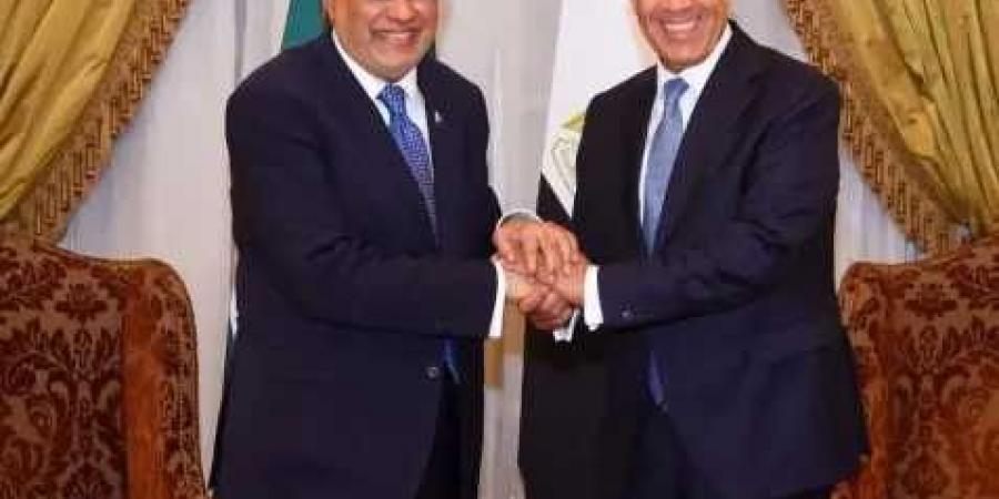 وزير
      الخارجية
      يستقبل
      نائب
      رئيس
      الوزراء
      ووزير
      خارجية
      باكستان