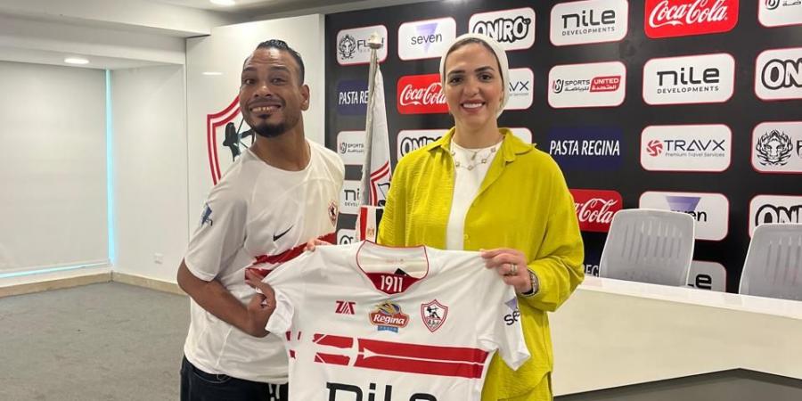 بالبلدي: راديو
      صوت
      الزمالك
      يكرم
      المشجع
      أحمد
      حمادة