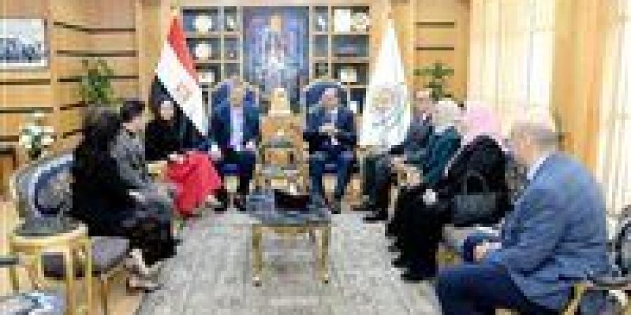 بالبلدي: رئيس
      جامعة
      المنصورة
      يستقبل
      وفد
      جامعة
      مانشستر
      لمتابعة
      برنامج
      الصيدلة
      المشترك