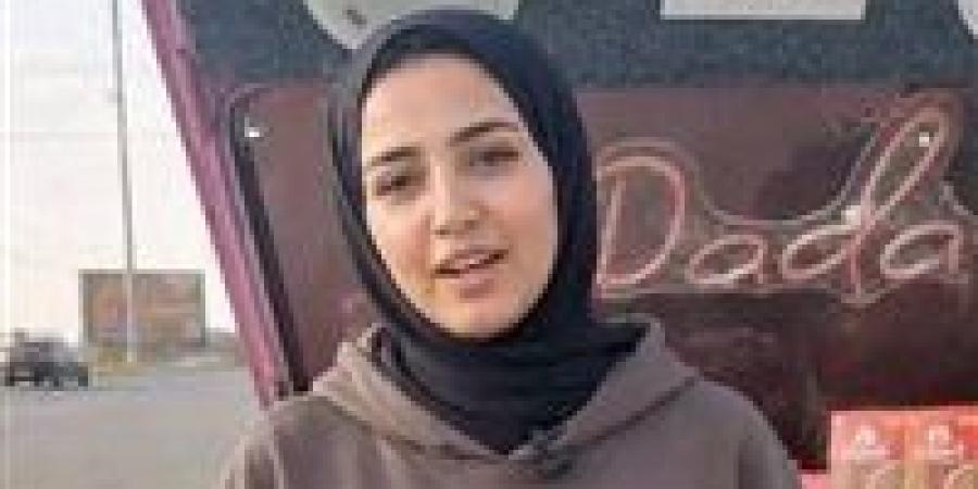 بالبلدي: صديقة
      هدير
      «بائعة
      الشاي»
      تروي
      تفاصيل
      مؤلمة:
      «صاحبتي
      اتفرمت
      تحت
      العربية
      والبنت
      بتضحك»|فيديو