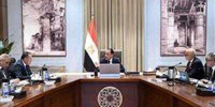 بالبلدي : مدبولي
      يستعرض
      الموقف
      التنفيذي
      لمشروع
      المدينة
      الطبية
      بجامعة
      عين
      شمس