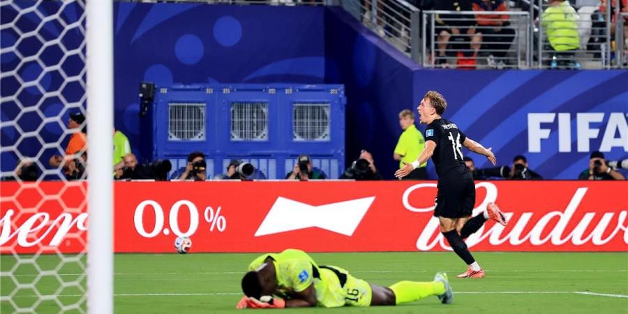 بالبلدي : فيديو
      |
      بيدرسن
      يسجل
      هدف
      النرويج
      الاول
      أمام
      السنغال
      في
      كأس
      العالم