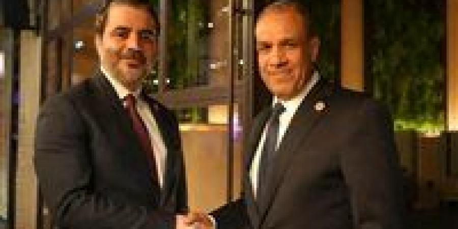 بالبلدي: وزير
      الخارجية
      خلال
      لقاء
      بنظيره
      السوري:
      نرفض
      الانتهاكات
      الإسرائيلية
      ويدعو
      لاحترام
      سيادة
      دمشق