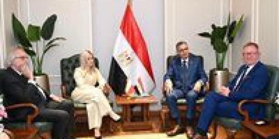بالبلدي: مباحثات
      مصرية
      بولندية
      لتعزيز
      التعاون
      في
      مجالات
      الأمن
      الغذائي
      وتوطين
      صناعة
      الصوامع