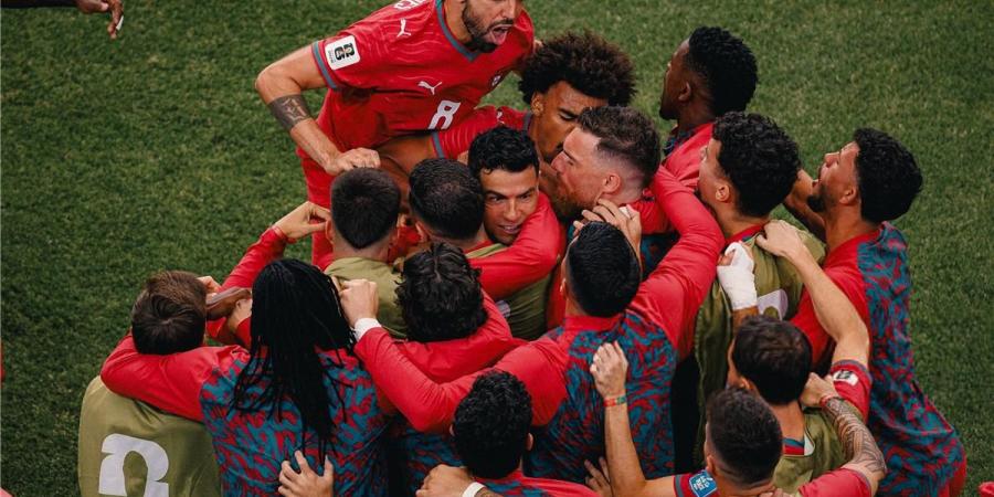 بالبلدي : فيديو
      |
      رونالدو
      يرد
      على
      المشككين
      ويسجل
      هدفين
      في
      خماسية
      البرتغال
      أمام
      أوزبكستان
      بـ
      كأس
      العالم