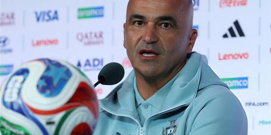 بالبلدي : روبرتو
      مارتينيز:
      كريستيانو
      رونالدو
      قائد..
      ولا
      توجد
      أزمات
      في
      غرفة
      الملابس