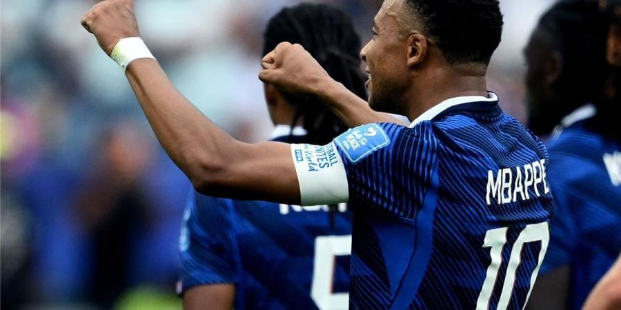 بالبلدي : فيديو
      |
      مبابي
      يواصل
      ملاحقة
      ميسي
      ويقود
      فرنسا
      للتأهل
      بثلاثية
      أمام
      العراق
      في
      كأس
      العالم