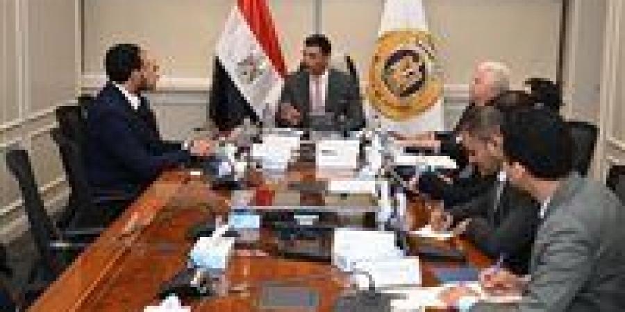 بالبلدي: هاشم:
      مبادرة
      «شمس
      الصناعة»
      تستهدف
      7000
      مصنع
      بإجمالي
      1000
      ميجاوات
      من
      الطاقة
      الشمسية