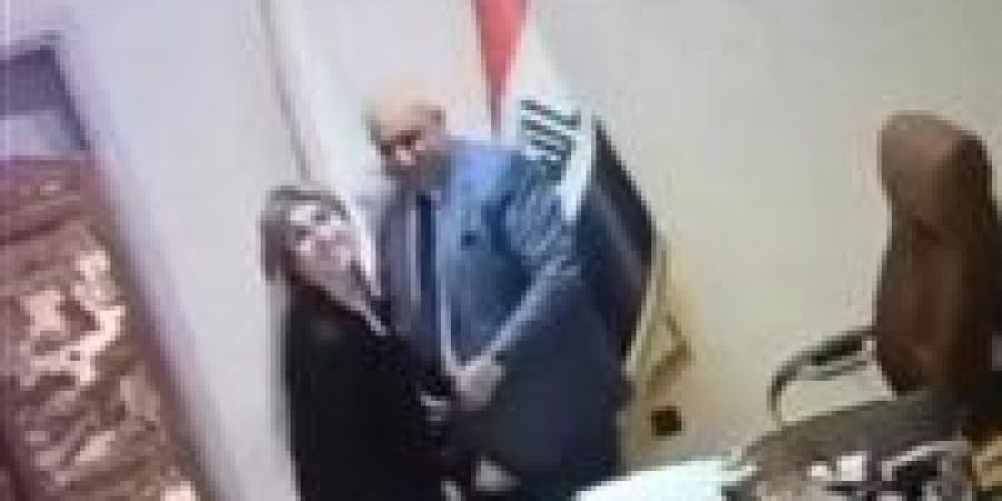 بالبلدي : مقطع
      فيديو
      المدير
      والسكرتيره
      الفاضح
      يثير
      الجدل..
      التفاصيل
      الكاملة