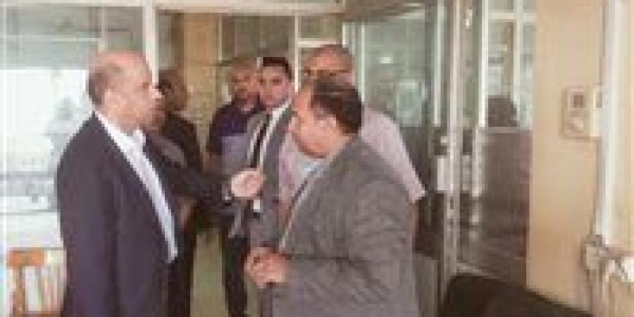 بالبلدي: وزير
      العمل
      يفاجئ
      مكتب
      العاشر
      من
      رمضان
      ويؤكد:
      جميع
      خدمات
      الوزارة
      مجانية
      للمواطنين