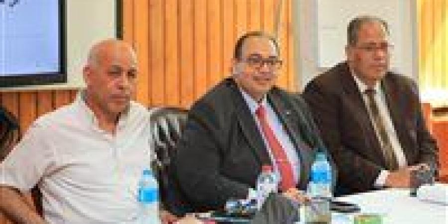 بالبلدي : رئيس
      جامعة
      كفر
      الشيخ
      يتابع
      برنامج
      إعداد
      المدربين
      TOT