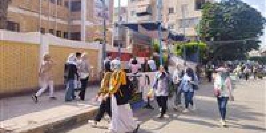 بالبلدي : عاجل|بحوزتهم
      2300
      قطعة..
      القبض
      على
      مافيا
      بيع
      سماعات
      الغش
      لطلاب
      الثانوية
      العامة
      في
      قنا