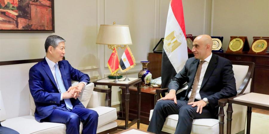 بالبلدي : "عبداللطيف"
      يبحث
      مع
      سفير
      الصين
      تعزيز
      التعاون
      في
      تطوير
      البنية
      التكنولوجية
      الداعمة
      للعملية
      التعليمية
