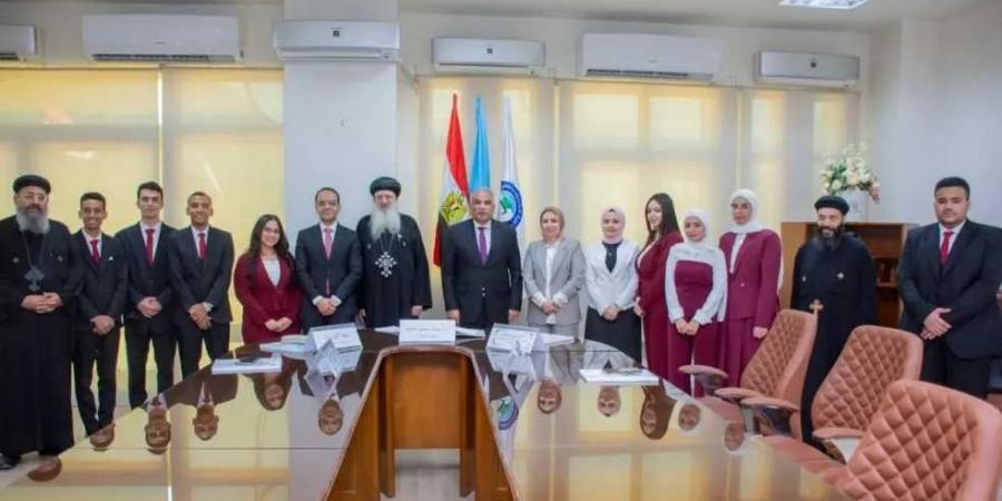 رئيس
      جامعة
      طنطا
      ونيافة
      الأنبا
      بولا
      يشهدان
      إطلاق
      تطبيق
      quot;الفلكquot;
      الداعم
      لابطال
      متلازمة
      داون