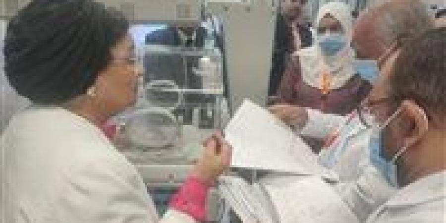 بالبلدي: نائب
      وزير
      الصحة
      تواصل
      جولتها
      الميدانية
      بسوهاج