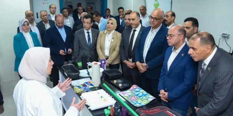 محافظ
      الإسكندرية
      ووزير
      الاستثمار
      ورئيس
      هيئة
      ميناء
      الإسكندري
      يتابعون
      معدلات
      إنجاز
      خدمات
      المتعاملين
      نهاية
      الأسبوع