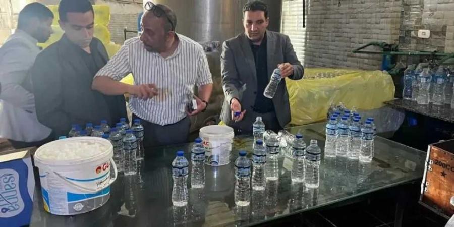 ضبط
      محطة
      غير
      مرخصة
      لتعبئة
      المياه
      بالجيزة
      وطرح
      منتجات
      مغشوشة
      بالأسواق