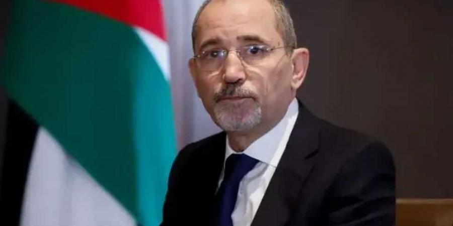 وزير
      خارجية
      الأردن:
      الاتفاق
      الإطاري
      خطوة
      هامة
      لدعم
      أمن
      لبنان
      وفرض
      سيادته