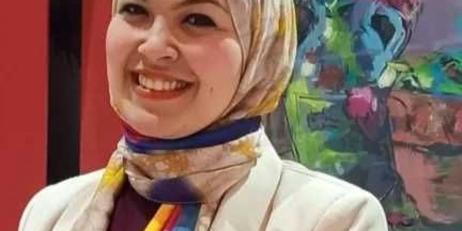 الفنانة
      التشكيلية
      منى
      عمر
      تطلق
      معرضها
      quot;ما
      بعد
      الأبيض
      والأسودquot;
      لاستكشاف
      المشاعر
      الإنسانية
      بين
      الذاكرة
      والزمن