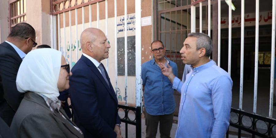 بالبلدي : ​محافظ
      القاهرة
      يتفقد
      لجان
      الثانوية
      العامة
      2026
      بمدرسة
      تحيا
      مصر