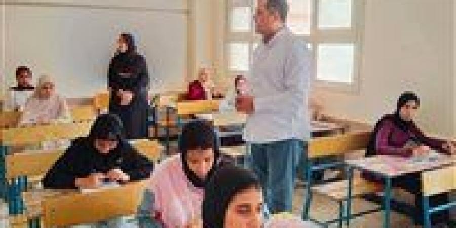 بالبلدي : ضبط
      120
      سماعة
      تستخدم
      في
      الغش
      بلجان
      امتحانات
      الثانوية
      العامة
      في
      قنا
