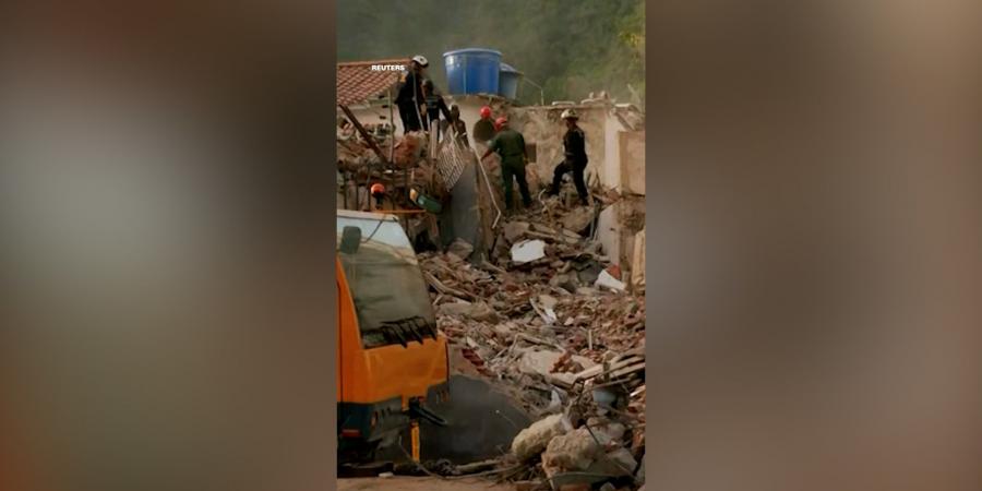 belbalady زلزال فنزويلا.. كلاب الإنقاذ تقود فرق البحث وسط الأنقاض للعثور عن ناجين