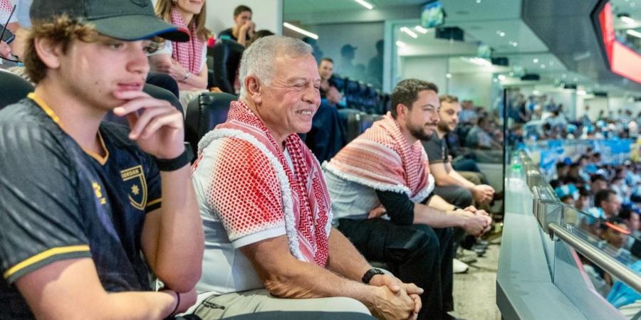 بالبلدي: قفز ثمّ صفق.. فرحة عارمة لملك الأردن بهدف منتخبه أمام الأرجنتين