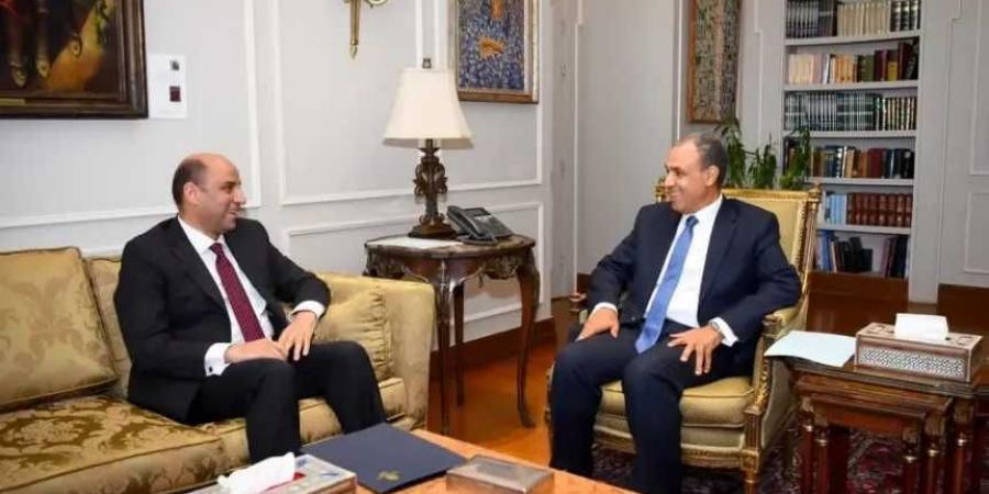 وزيرا
      الخارجية
      والعمل
      يبحثان
      تعزيز
      التعاون
      في
      ملف
      العمالة
      المصرية
      بالخارج