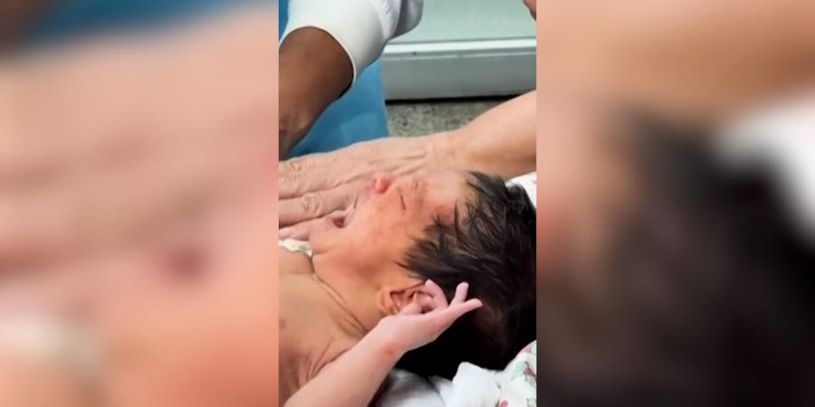 بالبلدي: رضيع بعمر 18 يوماً ينجو بعد 32 ساعة تحت أنقاض زلزالي فنزويلا