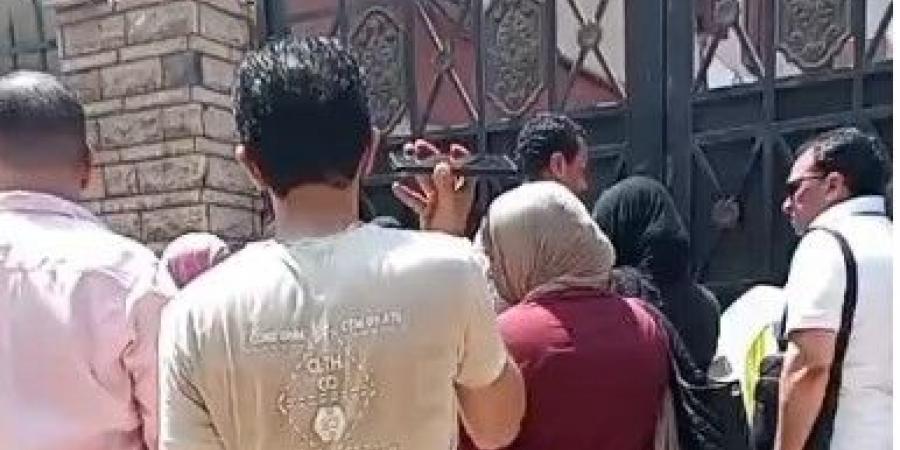 بالبلدي : «جار
      فحص
      الطلب»..
      صرخة
      أولياء
      أمور
      أمام
      تعليم
      الجيزة
      بعد
      ضياع
      مقاعد
      أطفالهم
      بالمدارس
      الرسمية