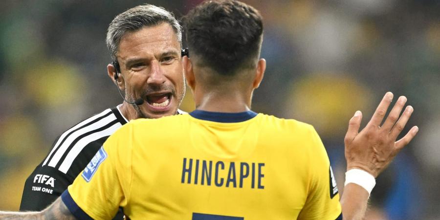 بالبلدي: بعد ألميرون.. ثاني لاعب يُطرد في كأس العالم بسبب تغطية فمه