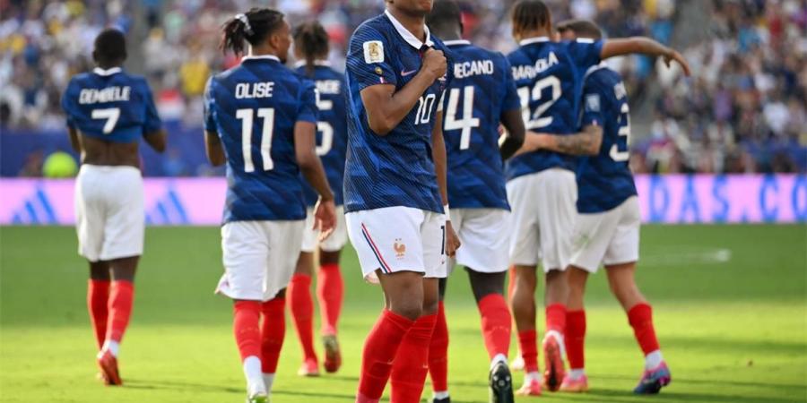 بالبلدي : فيديو
      |
      مبابي
      يُجبر
      ديشامب
      على
      الانحناء
      له
      في
      مباراة
      فرنسا
      والسويد
      بـ
      كأس
      العالم
