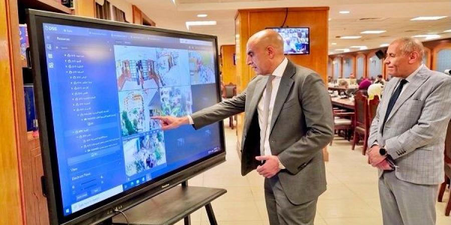 بالبلدي: من
      داخل
      غرفة
      العمليات..
      وزير
      التعليم
      يتابع
      امتحانات
      الثانوية
      العامة
      ويوجه
      بقرارات
      حاسمة
