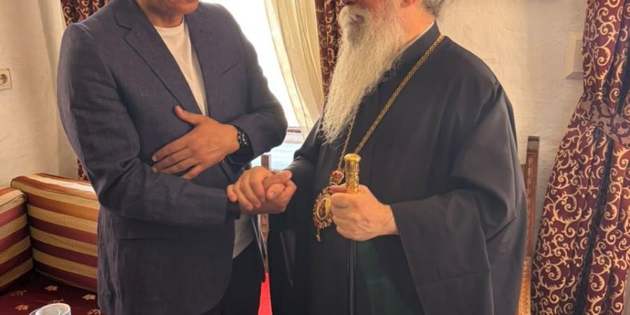 بالبلدي: وزير
      السياحة
      والآثار
      يزور
      دير
      سانت
      ويلتقي
      الأنبا
      سيميون
      مطران
      الدير