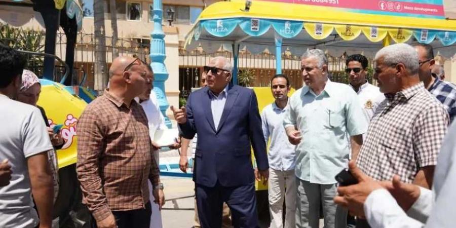 محافظ
      مطروح
      يتفقد
      أتوبيسات
      النقل
      الجماعي
      ونموذج
      quot;الطفطفquot;..
      ويؤكد:
      متابعة
      الصيانة
      الدورية
      لضمان
      أفضل
      خدمة