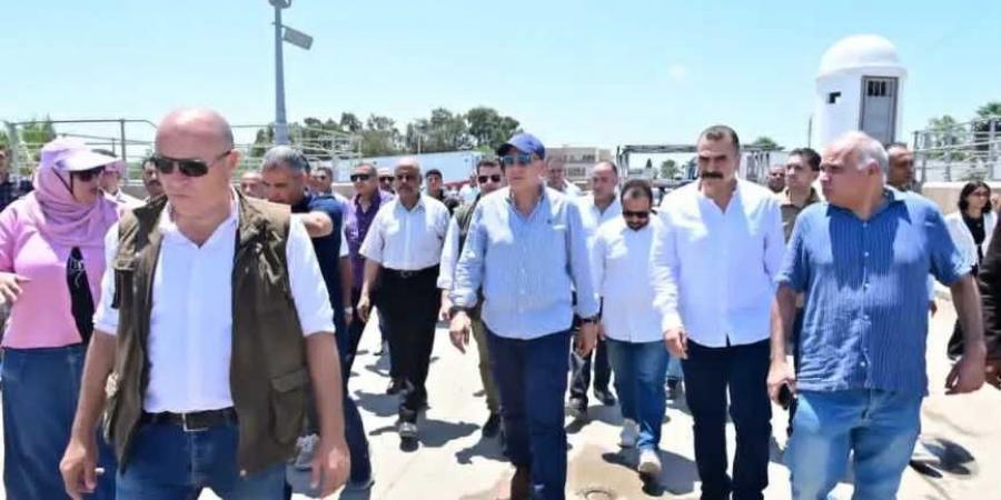 وزير
      الري
      يتفقد
      قناطر
      إدفينا
      على
      فرع
      رشيد
      لمتابعة
      كفاءة
      التشغيل