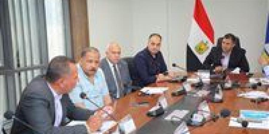 بالبلدي: محافظ
      دمياط
      يوجه
      بسرعة
      تطهير
      المصارف
      لحل
      مشكلة
      الصرف
      الزراعي
      بكفر
      البطيخ