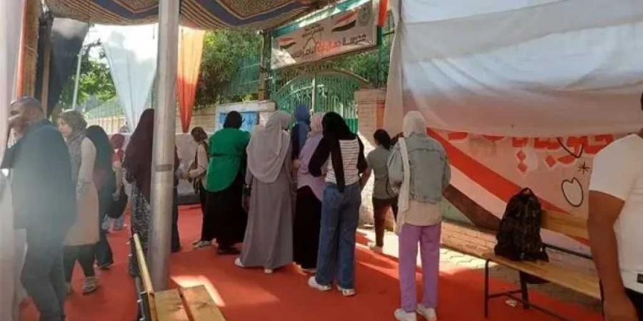 حالة
      ولادة
      داخل
      لجنة
      ثانوية
      عامة
      بالدقي
      أثناء
      امتحان
      اللغة
      الإنجليزية