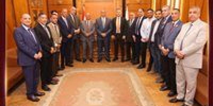 بالبلدي: نقيب
      المحامين
      يبحث
      بروتوكول
      تعاون
      مع
      نقابة
      أطباء
      الأسنان
      لإعادة
      خدمات
      علاج
      الأسنان
      للمحامين