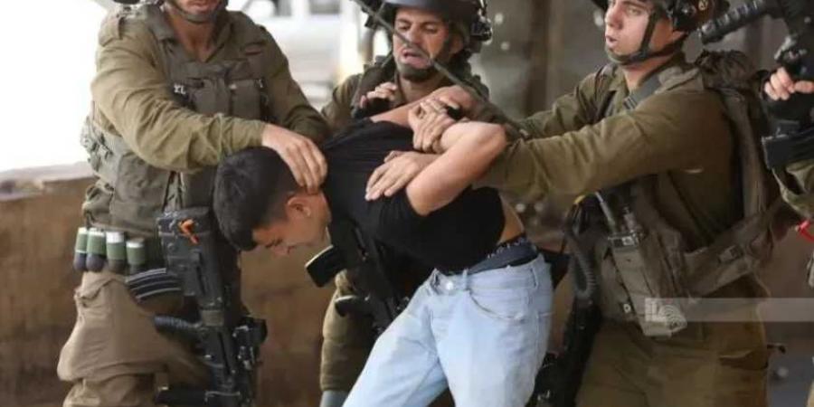 قوات
      الاحتلال
      الإسرائيلي
      تعتقل
      7
      فلسطينيين
      من
      الضفة
      الغربية
