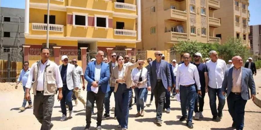 وزيرة
      الإسكان
      تتوجه
      إلى
      الحي
      المتميز
      بمدينة
      بدر
      لمتابعة
      الأعمال
      الجارية