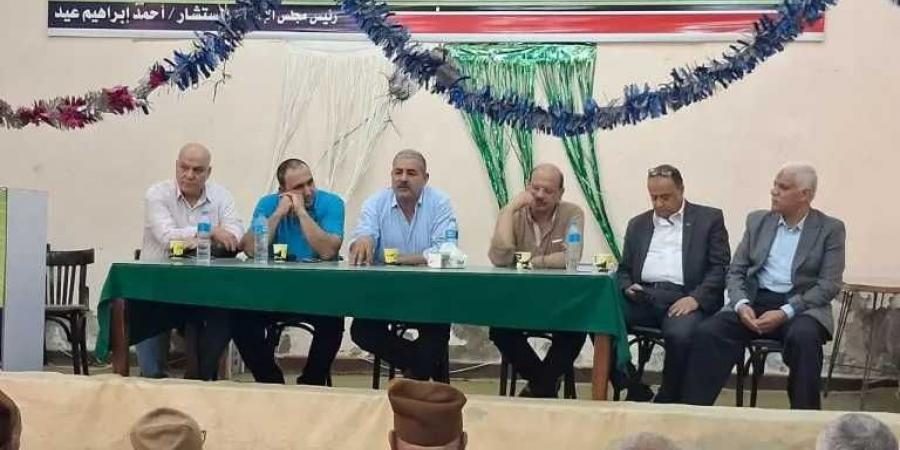 فاروق:
      يكلف
      رئيس
      الإصلاح
      الزراعي
      يتفقد
      الجمعيات
      والمشروعات
      وانشطة
      الهيئة
      بمحافظة
      المنوفية