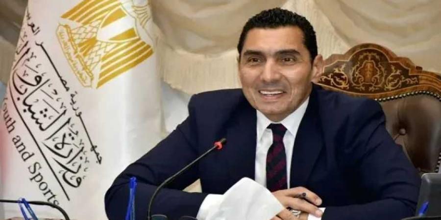وزير
      الرياضة:
      شراكة
      مرتقبة
      بين
      أحد
      أندية
      الشركات
      ونادٍ
      جماهيري