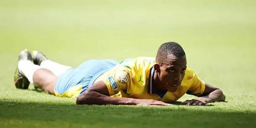لاعب
      صن
      داونز
      ينجو
      من
      محاولة
      قتل