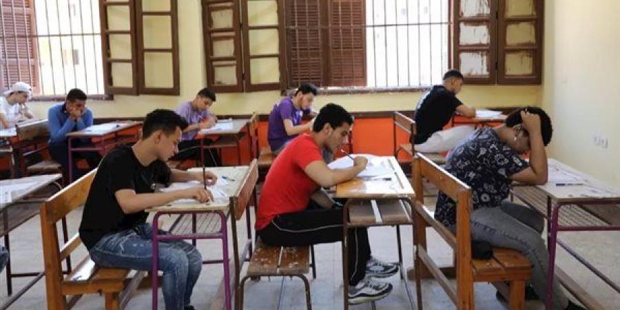 بالبلدي: مواصفات
      امتحان
      مادة
      الفيزياء..
      46
      سؤالًا
      بإجمالي
      60
      درجة..
      وزارة
      التعليم
      تكشف