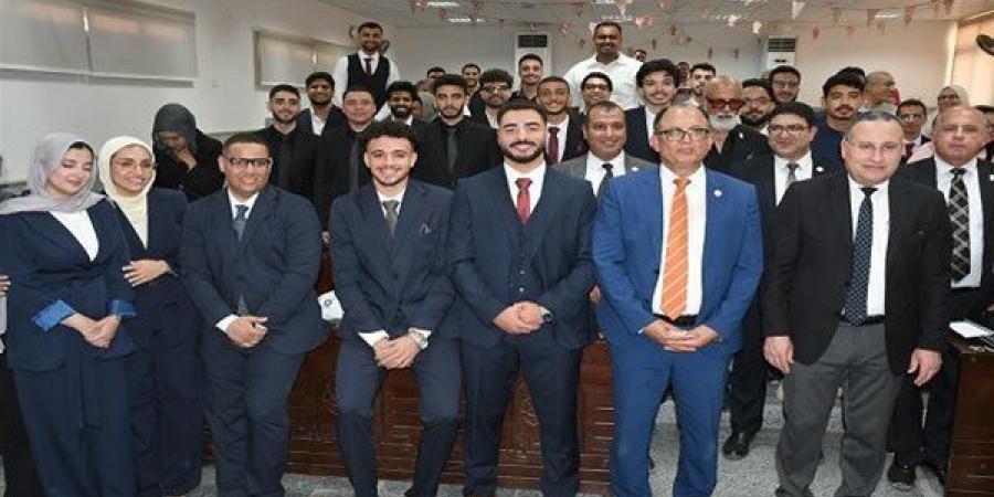 بالبلدي: طفرة
      رقمية
      شاملة
      داخل
      جامعة
      العاصمة..
      وزير
      التعليم
      العالي
      يفتتح
      المعمل
      وغرفة
      العمليات
      وتطوير
      النادي
      الرياضي